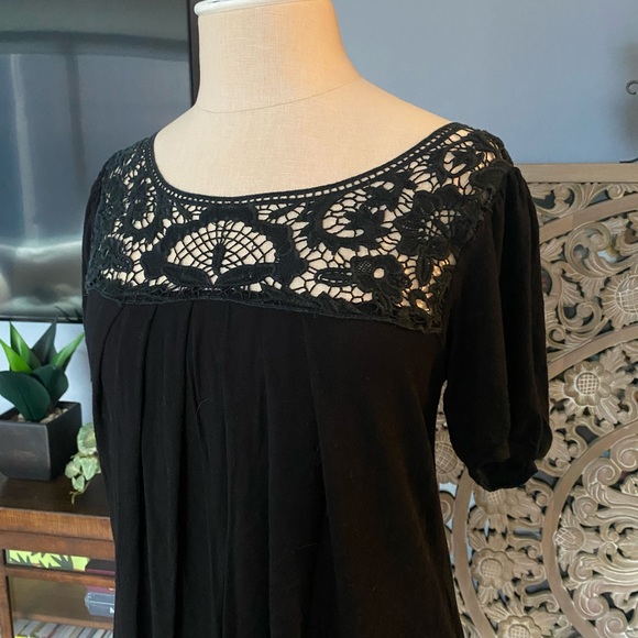 [Forever 21] Black Crocheted Top - Picture 4 of 5